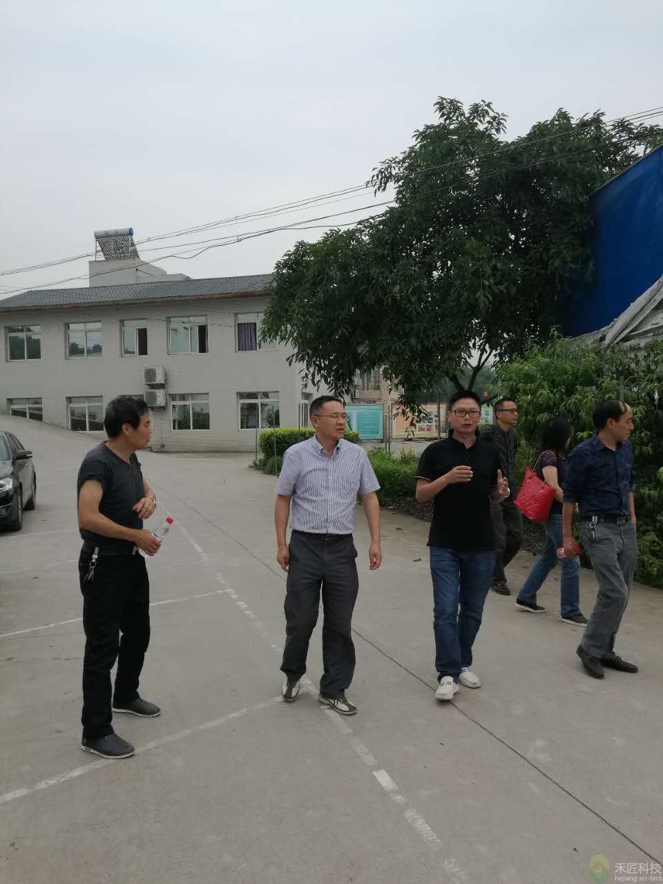 璧山漫寰農(nóng)莊照片（市農(nóng)委與璧山區(qū)農(nóng)委領(lǐng)導(dǎo)蒞臨現(xiàn)場參觀指導(dǎo)，并與用戶溝通）